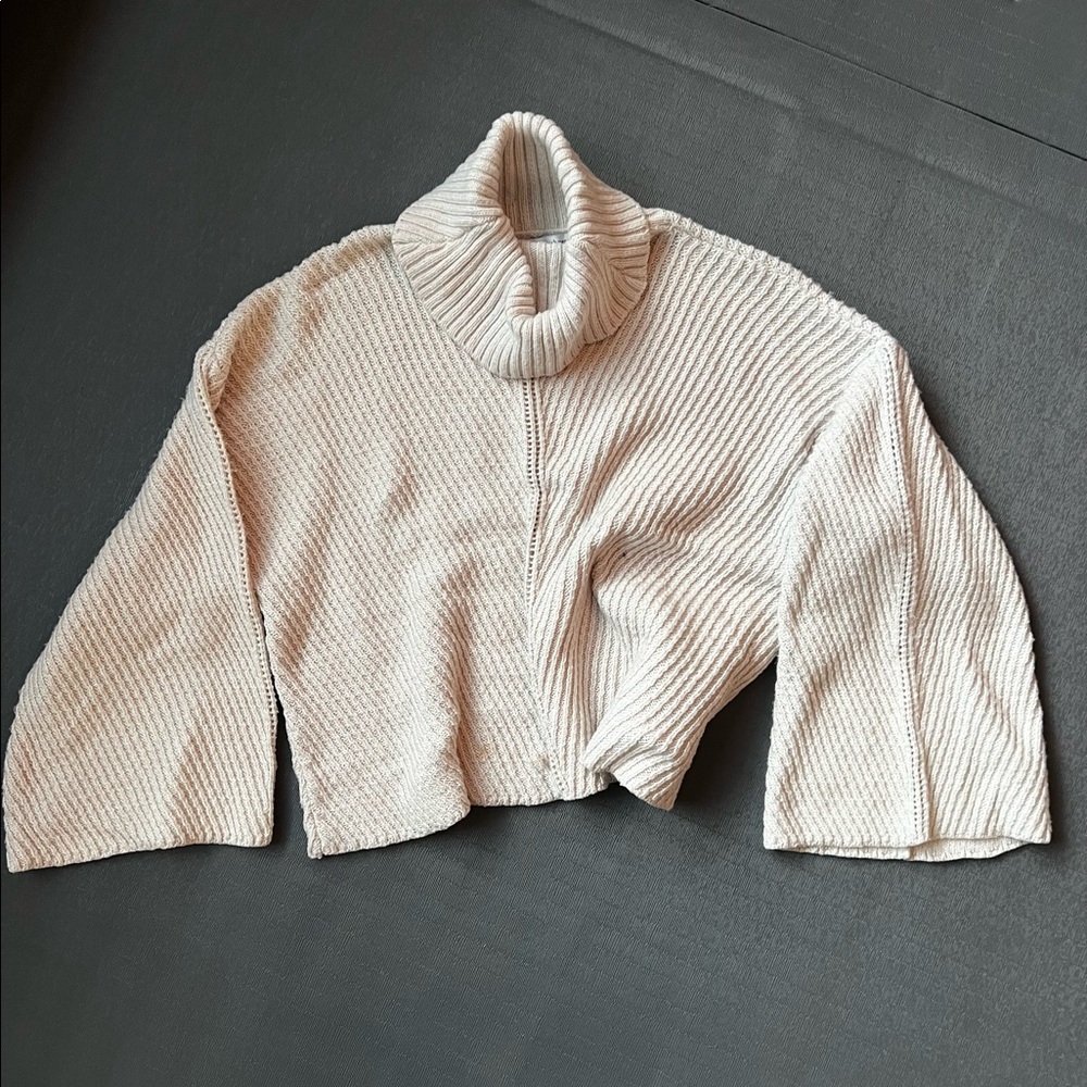 Cupcake and Cashmere Bell Sleeved Crop Cream Sweater XS